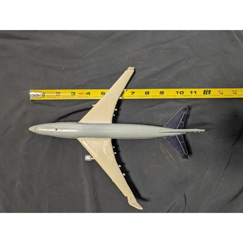 Vintage Plastic United Airlines Boeing 747-400 Toy‎ Airplane 12